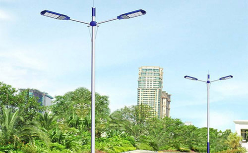 福海太阳能路灯地脚螺栓规格：防止倾倒的关键